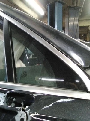 Audi Q7 2017 pasajero derecho puerta delantera ventilación vidrio Foto 1 de 4