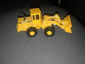 Cargador de ruedas delanteras John Deere amarillo ERTL juguete fundido a presión de 5" de largo - Imagen 1 de 5