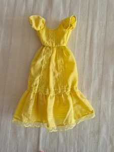 Barbie Kleid Vintage 1981 Magic Curl Mattel 3856 Zauberlocken Gelb Knopf fehlt - Bild 1 von 3
