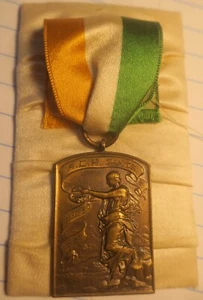 30 maggio 1927 M.D.H. Medaglia e nastro bronzo corsa Giochi di Enright, vinto da Olympian - Foto 1 di 3