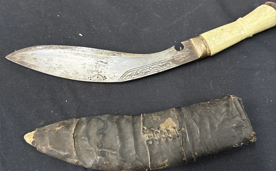 Antigua India kukri mediados del siglo XX. Longitud con funda 39cm. Con 2 miniaturas pequeñas Foto 1 de 4