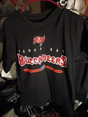 NFL Apparel Tampa Bay Buccaneers Black T Shirt Size Large - Image 1 of 4