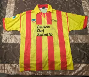 Maglia ufficiale originale Lecce nr. 10 FRANCISCO LIMA annata 1999/2000 ASICS - Foto 1 di 16