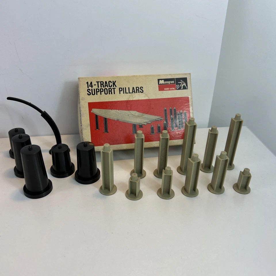 Monograma 1966 Pilares de Soporte para Pista - Coche Ranura 1/32 Coleccionable Incompleto Foto 1 de 4