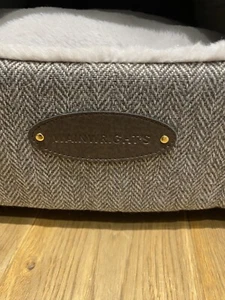 Wainwrights Memory Foam Luxury Dog Cat Bed Igloo Teepee Self Heat Tweed Cushion - Picture 1 of 3