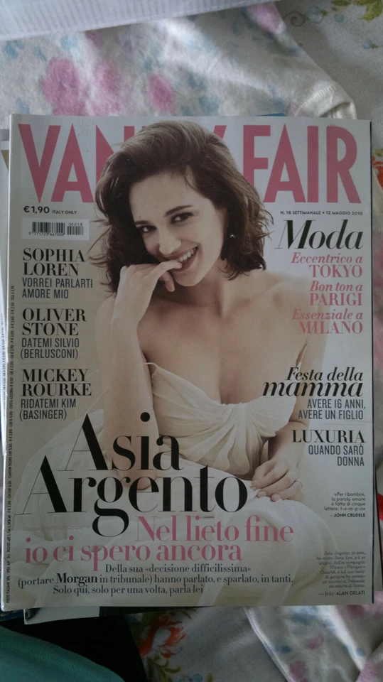 VANITY FAIR ITALIA 2010 Asia Argento settimanale - Immagine 1 di 1