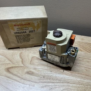Honeywell Furnace Control Gas Valve - VR8204A2027 - Picture 1 of 13