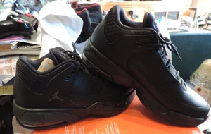Nike Air Jordan Shoes Max Aura 3 Triple Black DA8021-001 7 Y Sneaker Look - Picture 1 of 5