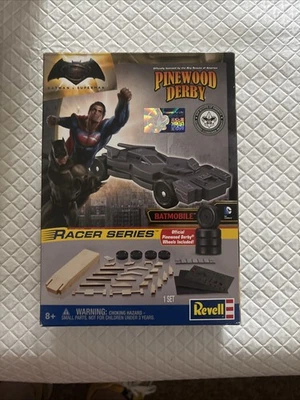 Revell Batman VS Superman Batmobile Racer Series Pinewood Derby BSA - Novo - Imagem 1 de 4
