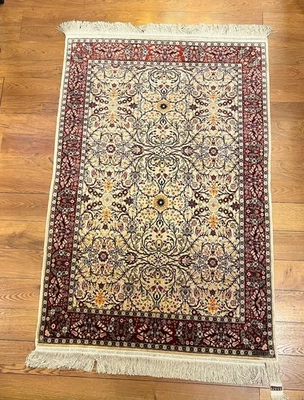 Alfombra turca Sümerbank Hereke de mediados del siglo XX RARA 3 pies 3 pulgadas por ~5 pies Foto 1 de 4