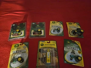 New John Deere Model B Tractor 1/50 Scale + More Models / All New Die-cast Metal - Picture 1 of 10