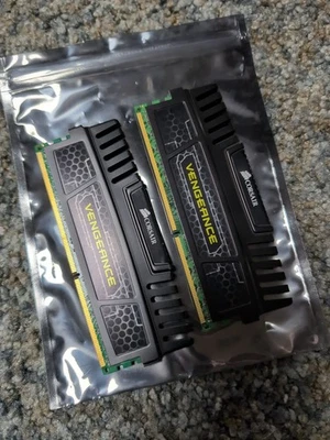 Corsair Vengeance 8GB (2x4GB) Desktop Memory Module CMZ8GX3M2A1600C9 - Image 1 of 2
