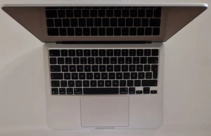 APPLE MacBook Air (2025), MW0W3D/A - 13,6 Zoll Apple M4 16 GB 256 macOS - Bild 1 von 8