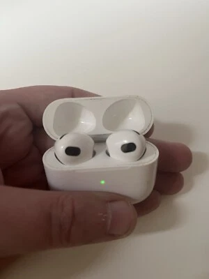 Apple AirPods (3. Generation) mit Lightning-Ladecase (04/2023) - Bild 1 von 4