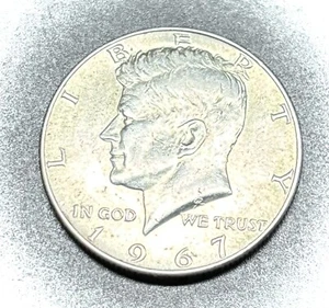 ☑️1967 Kennedy 40% Silver Half Dollar Uncirculated US Mint - Picture 1 of 2