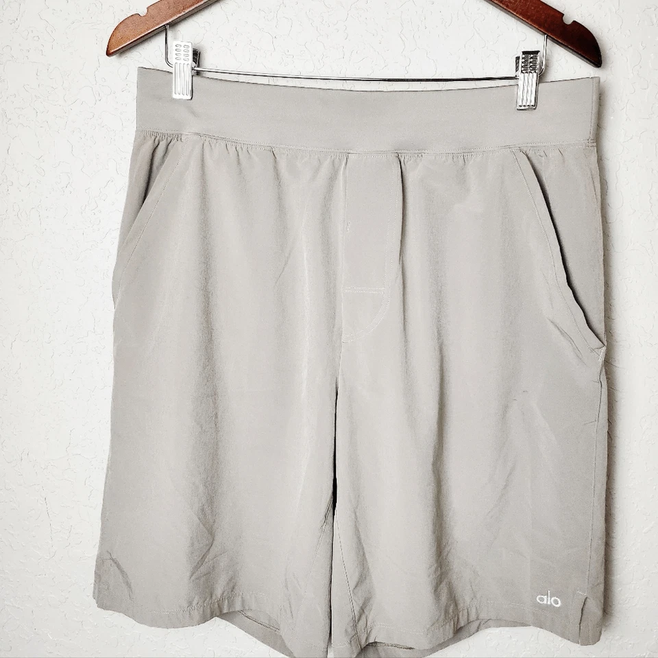 Pantalones Cortos Alo Yoga Repetition Atléticos Para Hombre Taupe Talla M Foto 1 de 4