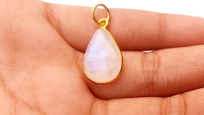Encanto de piedra lunar arco iris natural, colgante de oro amarillo de 18... - Imagen 1 de 4