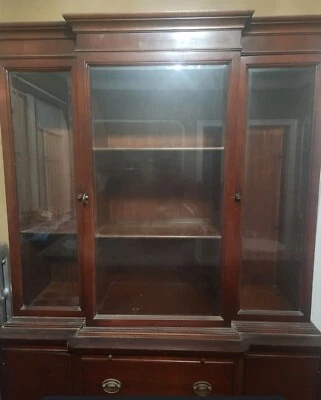 Antiguo armario de comedor buffet y porcelana Foto 1 de 3