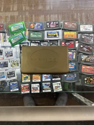 Estuche de transporte de plástico para juegos Nintendo DS - dorado Foto 1 de 2