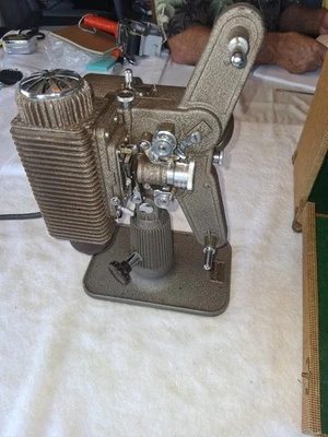 1946 Revere проектор 8 мм кино проектор отличном состоянии - Изображение 1 из 4