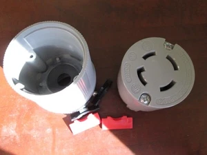 Receptáculo Arrow Hart 6524 30 A 250 V 3 Ph 3 polos 4 cables - Imagen 1 de 3