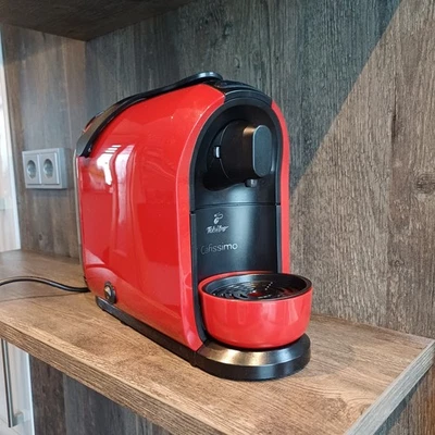 Tchibo Cafissimo Kapselmaschine Rot, mit Kapselständer und OVP - Bild 1 von 4