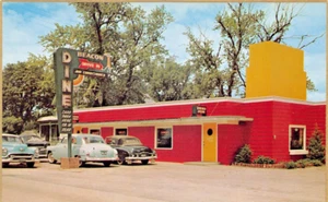 Belvidere ILL. Beacon Drive-In Restaurant Note Old Cars, Postcard - Picture 1 of 2