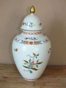 + Heinrich Potich Vase aus deutschem Porzellan - Khakiemon Dekor + - Bild 1 von 7