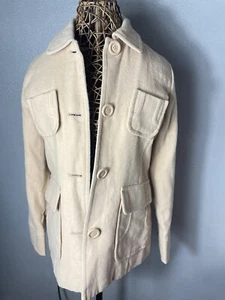 Abrigo mediano para mujer Doki Geki beige mezcla de lana botones forrado frontal bolsillos delanteros - Imagen 1 de 8