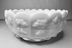 Westmoreland Milchglas Schüssel 8" getäfelte Traube überbackener oberer Rand - Bild 1 von 4