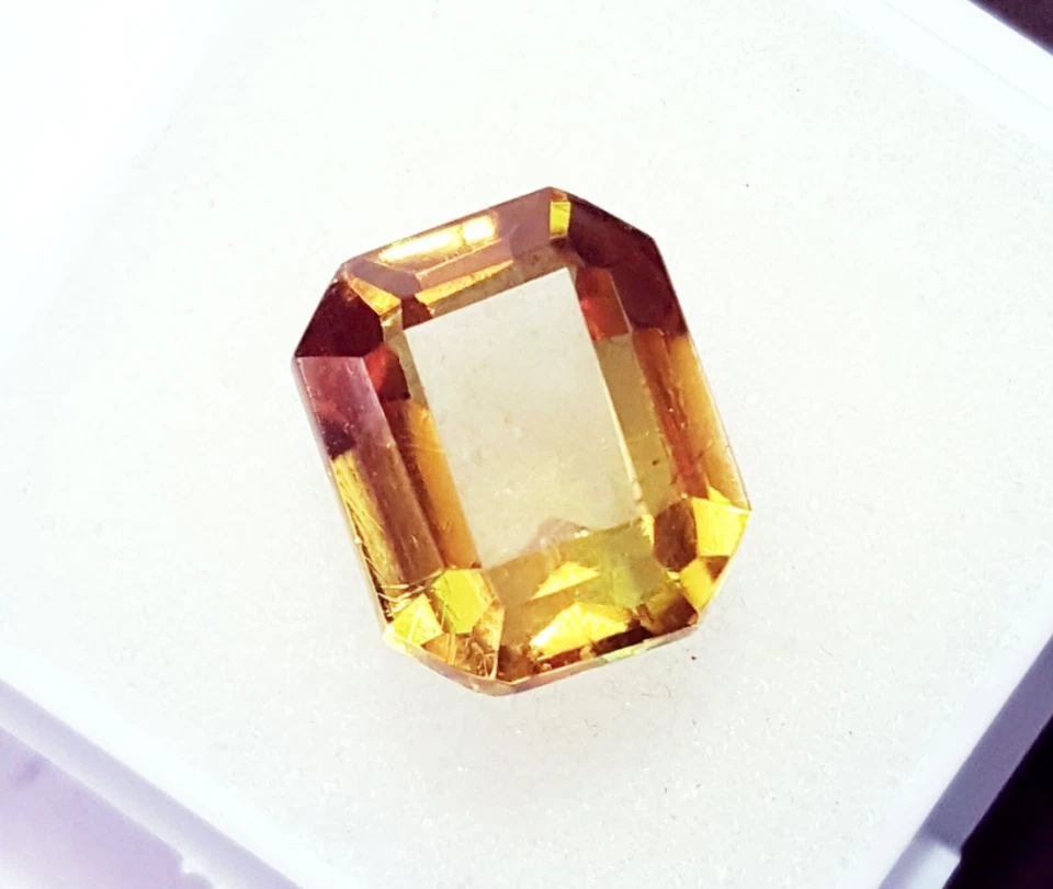 Piedra preciosa suelta certificada con cambio de color de alejandrita de 8,55 quilates con regalo gratis Foto 1 de 4