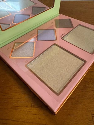 Paleta resaltadora Pixi The Layers brilla en "RachhLoves" 5x tonos resaltadores Foto 1 de 4