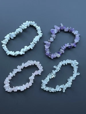 4x Edelstein Splitterarmband Amethyst Howlith Rosenquarz Bergkristall Set - Bild 1 von 3