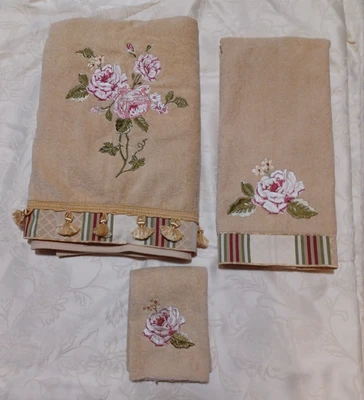 Juego de toallas Avanti - Toalla de baño con borlas y rosas Toalla de mano y paño de lavado Foto 1 de 4