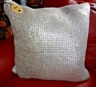 Callisto Home - Almohada metálica dorada tejida acrílica Enchant Home Piper 24” X 24” Foto 1 de 4