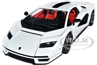 LAMBORGHINI COUNTACH LPI 800-4 WHITE 1/24 DIECAST MODEL CAR BY BBURAGO 21102 - Image 1 of 4