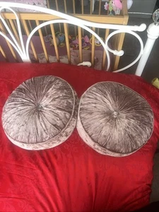 2X Crushed Velvet Round Cushions Blush - Picture 1 of 7