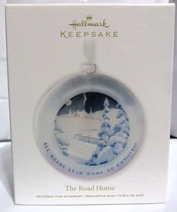 #31 - 2012 Hallmark Keepsake All Roads Lead Home At Christmas " The Road Home " - Picture 1 of 2