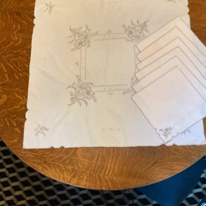 VTG Set Embroidered Linen Luncheon Card 31 x 32 Square Lily Tablecloth 6 Napkins - Picture 1 of 23