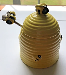 Ceramic Pottery Honey Beehive Comb Signed Honey Jar Bee Yellow 5 inch tall Lid - Picture 1 of 14