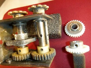 TWO NEW FEDERAL SIGNAL JETSONIC GEARS FOR GEAR PACK • OLD SCHOOL! • FREE PART!   - Imagen 1 de 9
