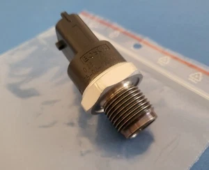 Neu und Original für Volvo XC90 Kraftstoffdrucksensor 30637412 , 0281002612 - Bild 1 von 8