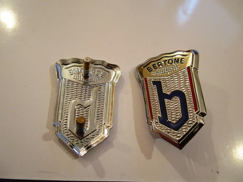 1 Frieze Badge Logo Alpha Romeo Bertone Metal 41x28 Badge Emblem Escudo Rare - Image 1 of 1