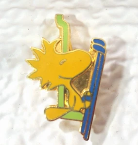 Peanuts Character Woodstock 1965 Ski Lift Pin United Feature Made in Taiwan - Picture 1 of 4