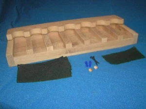 7 Waffen - Holzschrank Waffenregal mit Bodenauflage - Eiche massiv  - Bild 1 von 3