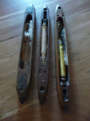 Lot de 3 navettes de métier à tisser ancien ' ref 21 ) - Photo 1/4