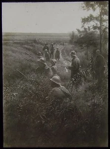 Glass Magic Lantern Slide FRENCH SOLDIERS NEAR VILLERS COTTERETS WW1 DRAWING - Picture 1 of 2