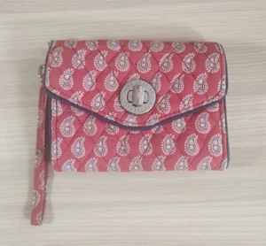 Vera Bradley Petite Red Bandana Paisley Turnlock Wristlet Wallet - Picture 1 of 8