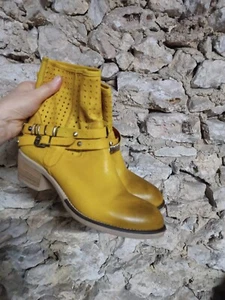 Botines De Cuero Amarillo Con Hebillas LSQ T 39 / 39,5 En Muy Buen Estado - Imagen 1 de 14