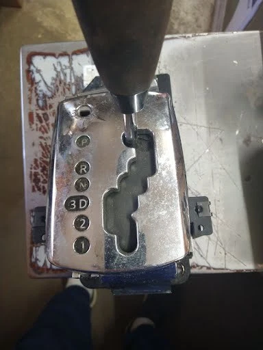 2005 NISSAN ALTIMA AUTOMATIC FLOOR GEAR SHIFTER OEM - Image 1 of 2